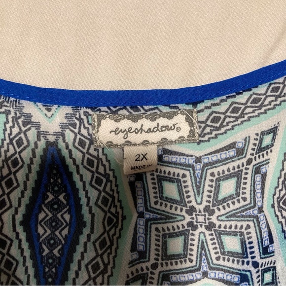 Eyeshadow Blue Geometric Women's Top - Picture 4 of 11